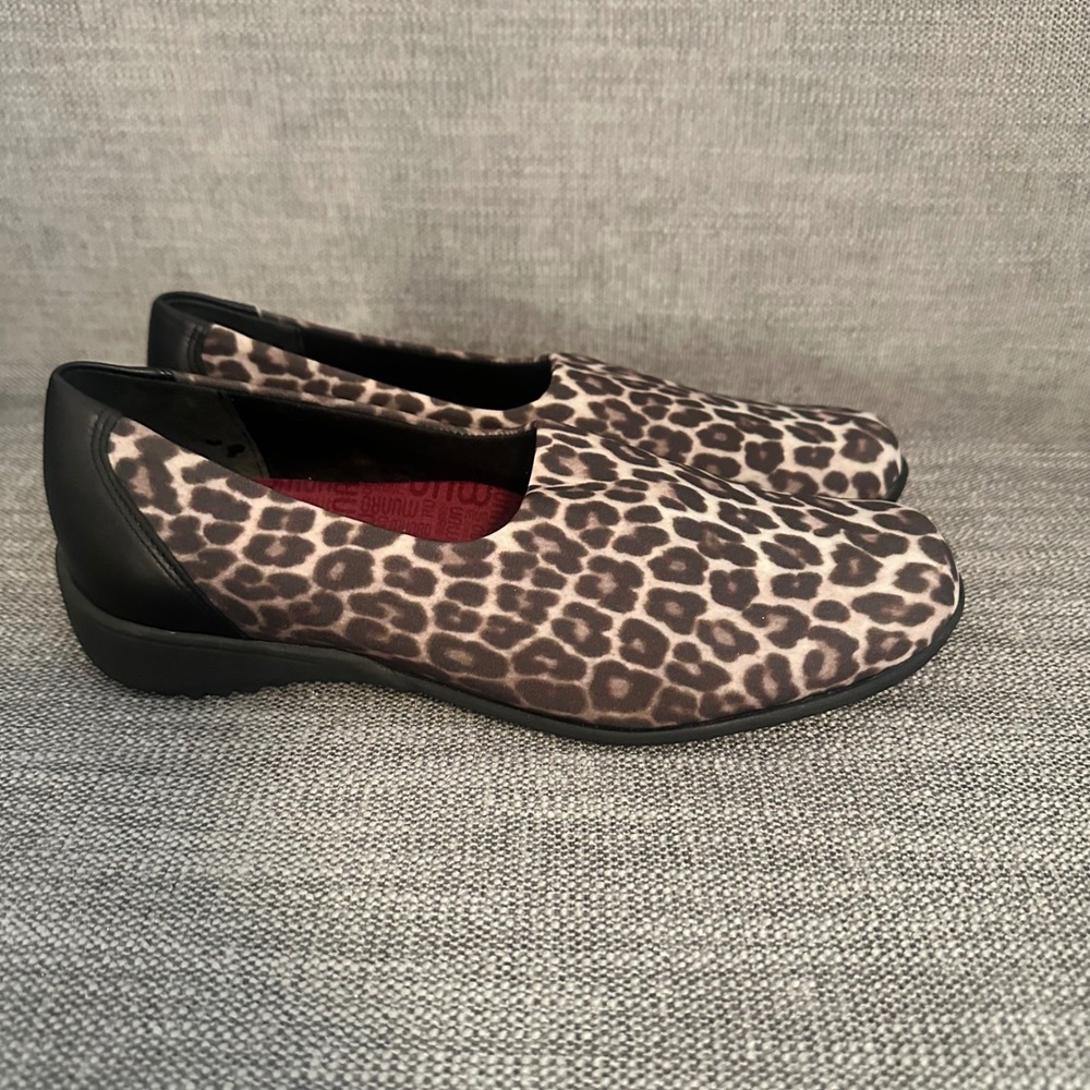 Munro Loafers Womens 9 W Brown Leopard Print Slip On American Made